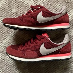 Maroon nikes barely worn!